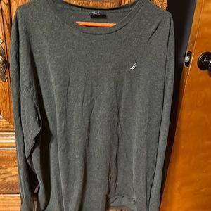 Men's gently used long sleeve T-shirt
